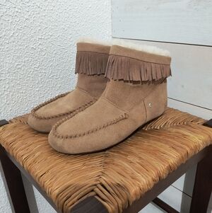Emu shearling mocassins